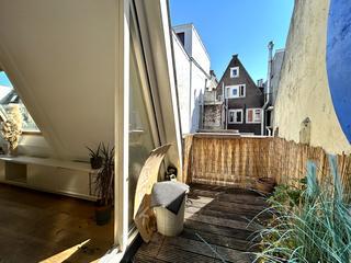 Three-Bedroom Apartment with Balcony in City Centre - Image 11