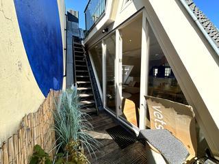 Three-Bedroom Apartment with Balcony in City Centre - Image 12