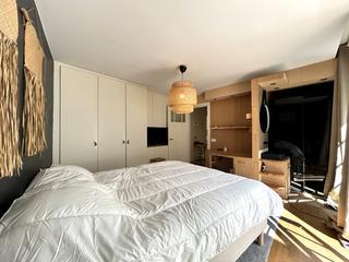 Three-Bedroom Apartment with Balcony in City Centre - Image 17