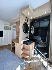 Three-Bedroom Apartment with Balcony in City Centre - Image 18