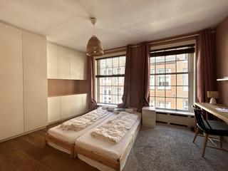 Three-Bedroom Apartment with Balcony in City Centre - Image 21