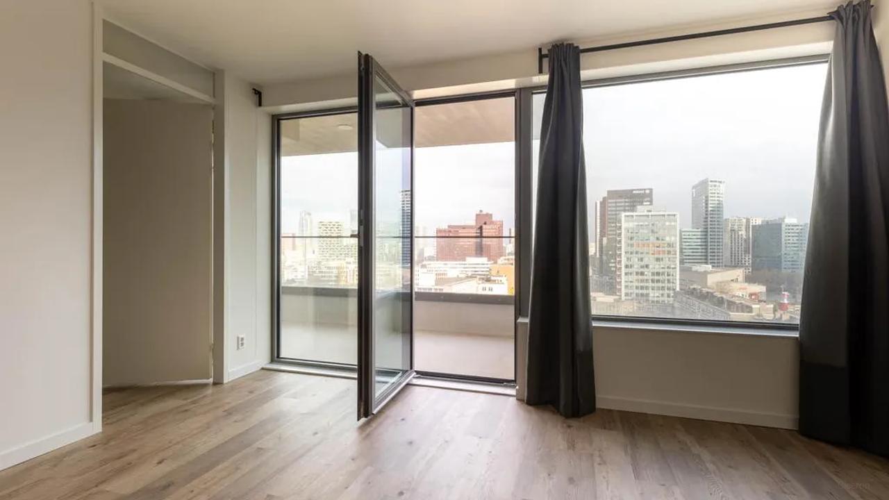 13th Floor Apartment with Balcony in Cooltower - Image 11