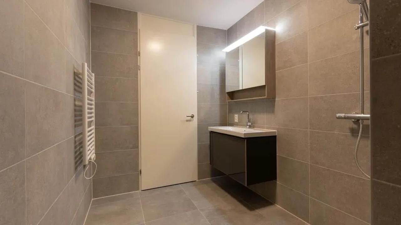 13th Floor Apartment with Balcony in Cooltower - Image 13