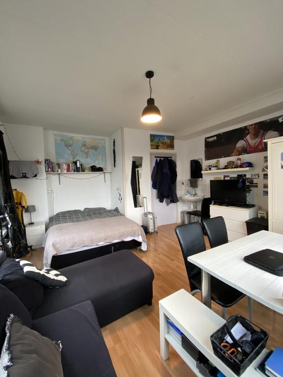 Kamer van 20 m2 met wastafel in Grunobuurt - Afbeelding 4