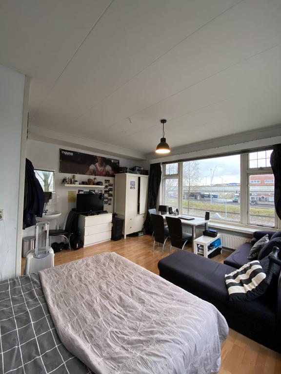 Kamer van 20 m2 met wastafel in Grunobuurt - Afbeelding 5