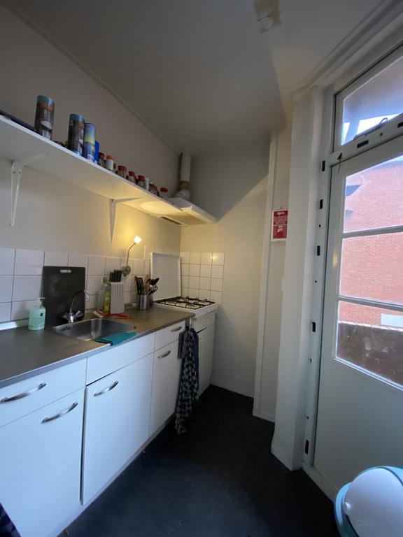 Kamer van 20 m2 met wastafel in Grunobuurt - Afbeelding 7