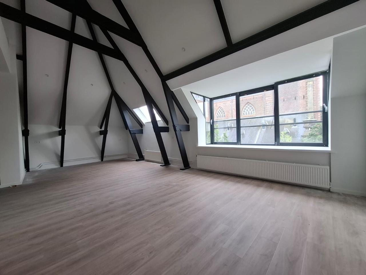 Top Apartment with Akerk Views - Image 9