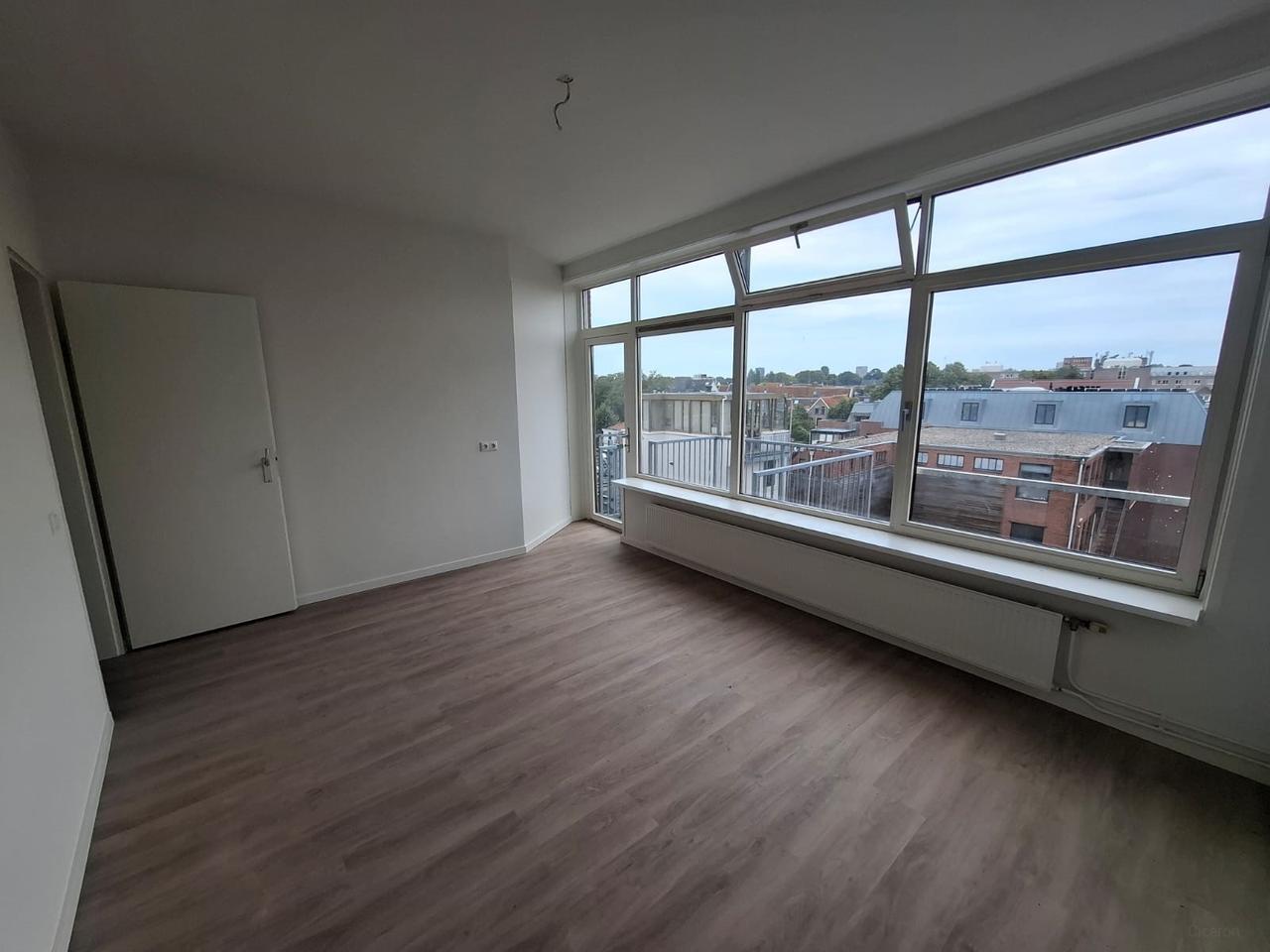 Top Apartment with Akerk Views - Image 11