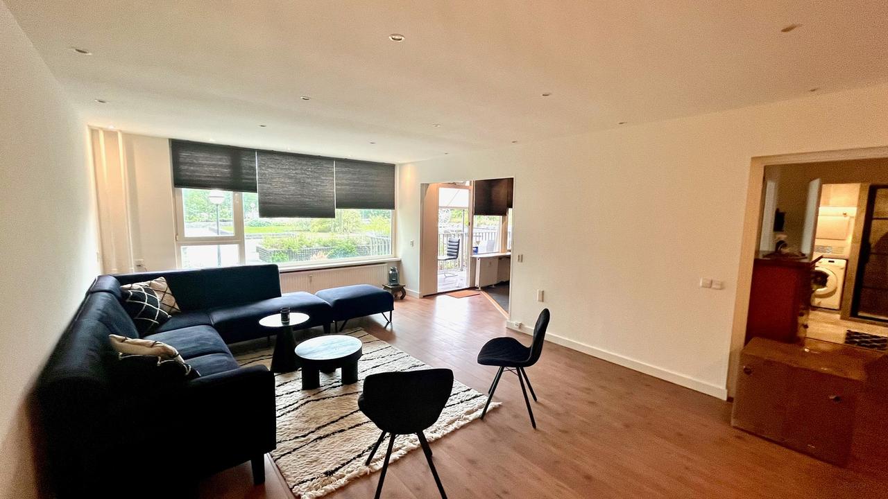Gemeubileerd 3-kamerappartement met balkon - Afbeelding 1