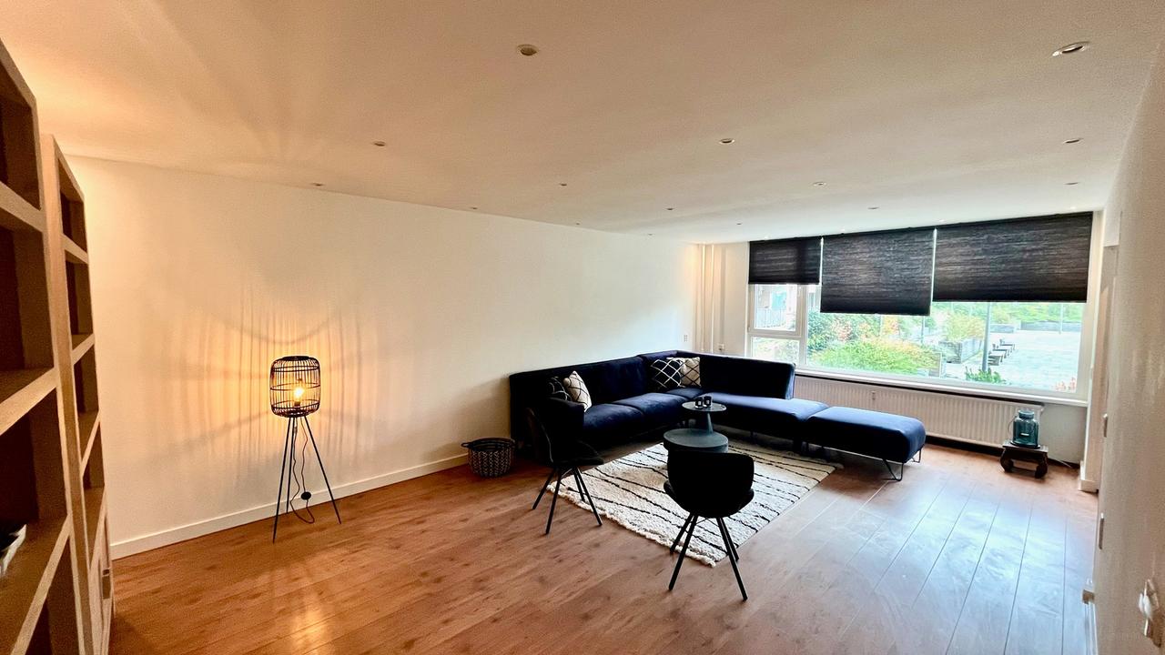 Gemeubileerd 3-kamerappartement met balkon - Afbeelding 2