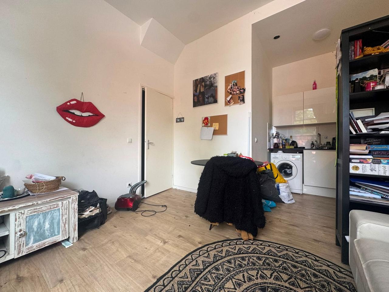 Studio with separate bedroom in Herewegbuurt - Image 4