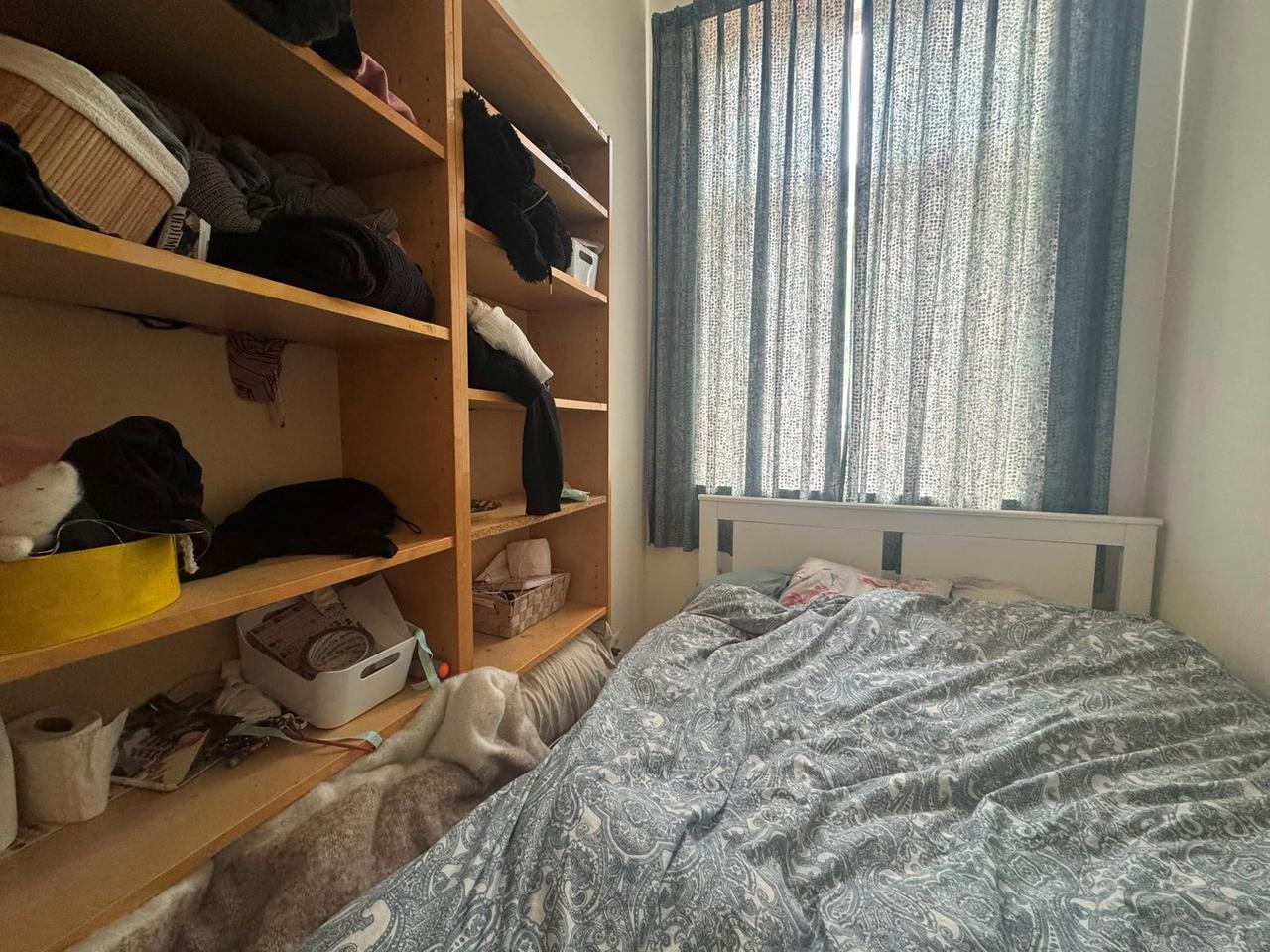 Studio with separate bedroom in Herewegbuurt - Image 7