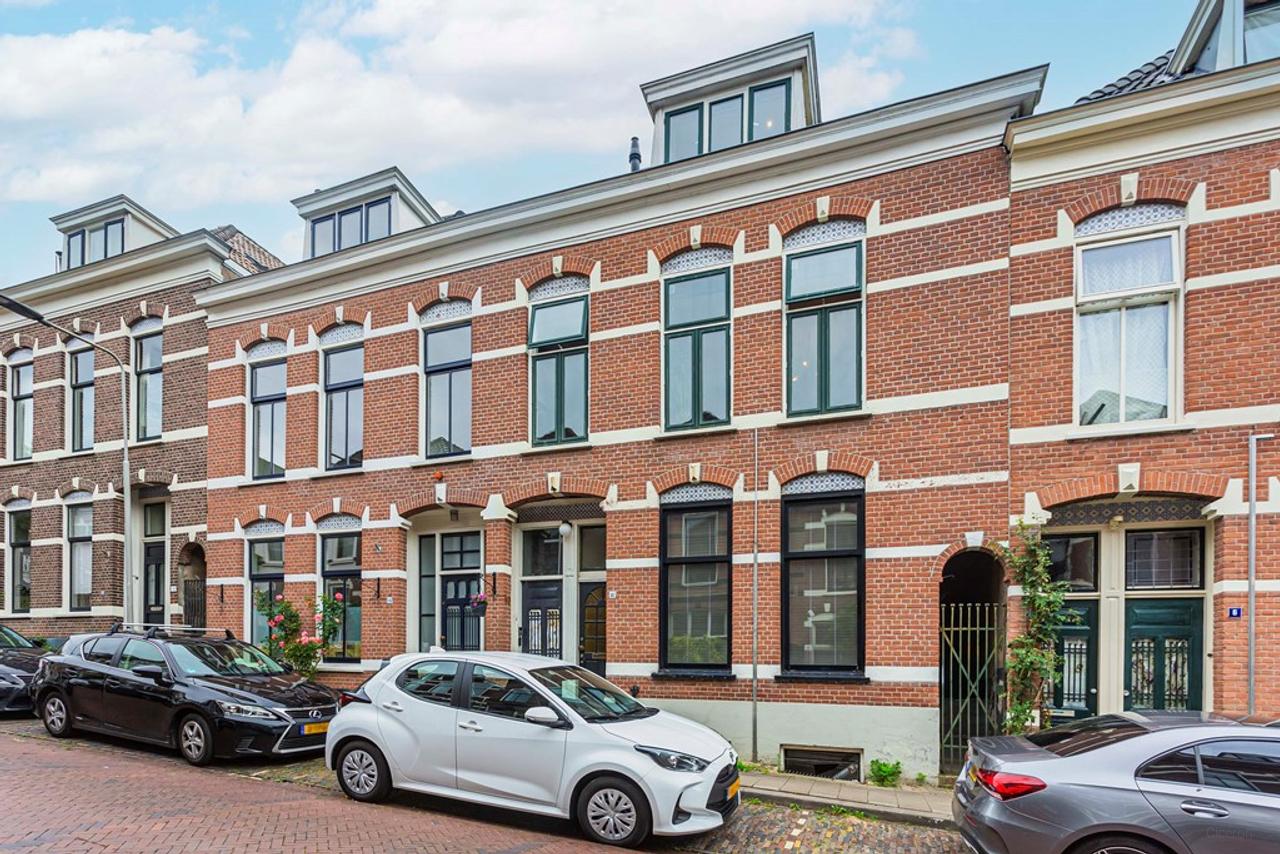 Gemeubileerde bovenwoning met terras - Afbeelding 1