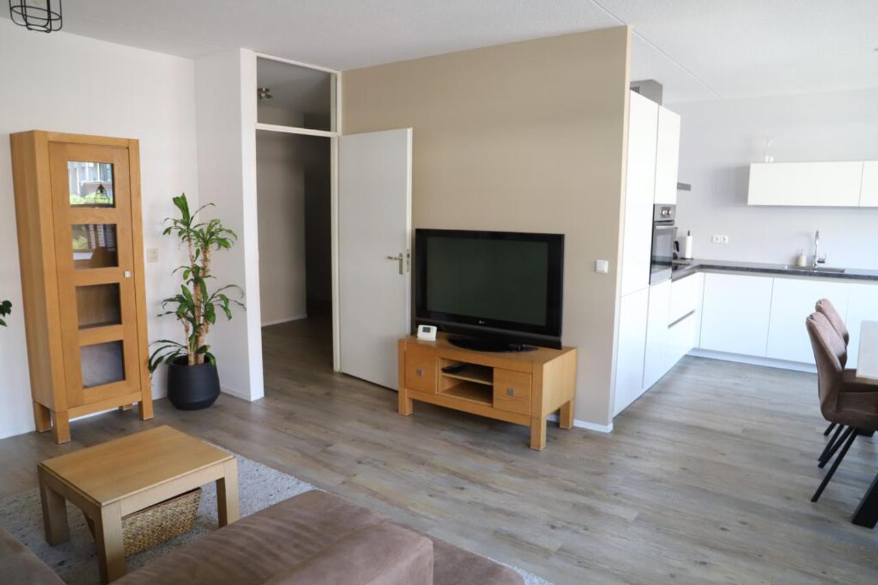 Gemeubileerd 3-kamerappartement met parkeerplek - Afbeelding 2