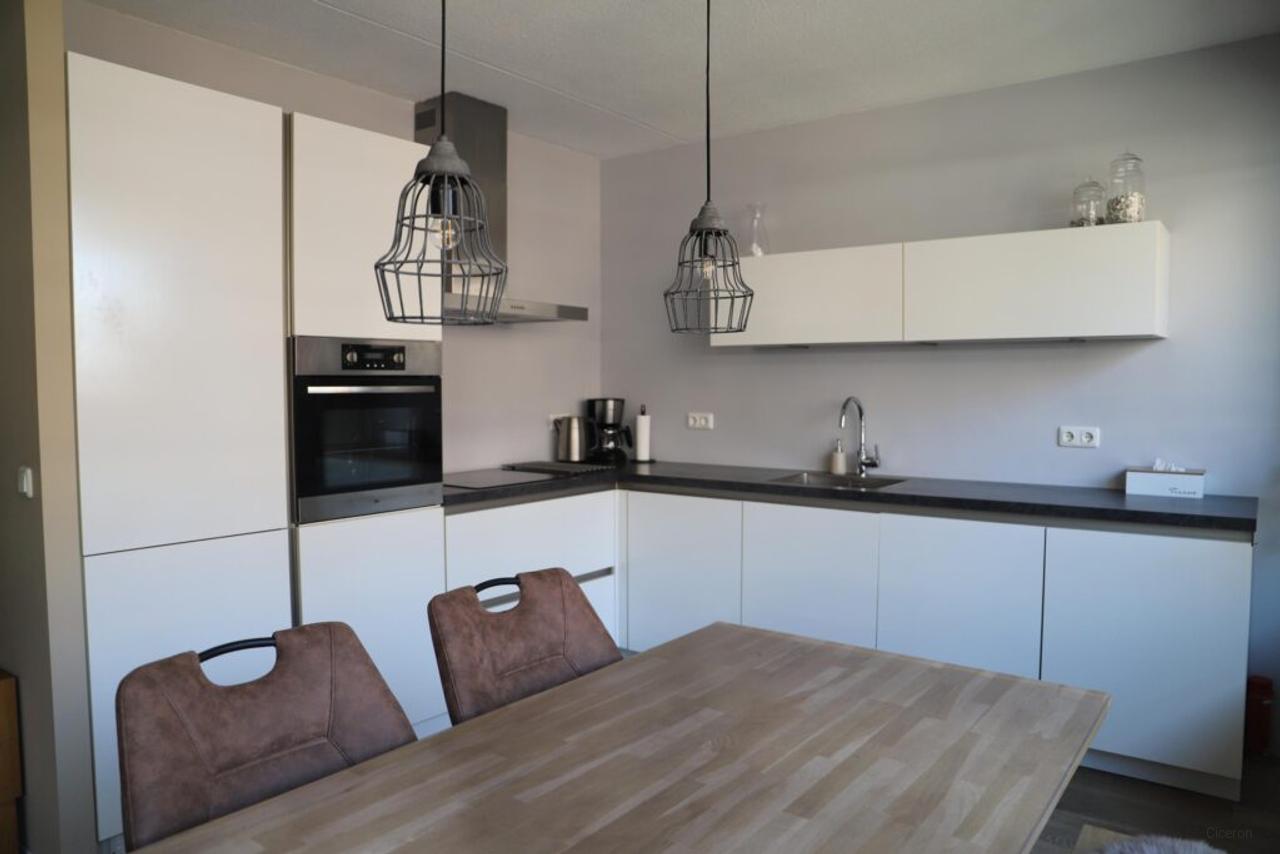 Gemeubileerd 3-kamerappartement met parkeerplek - Afbeelding 4