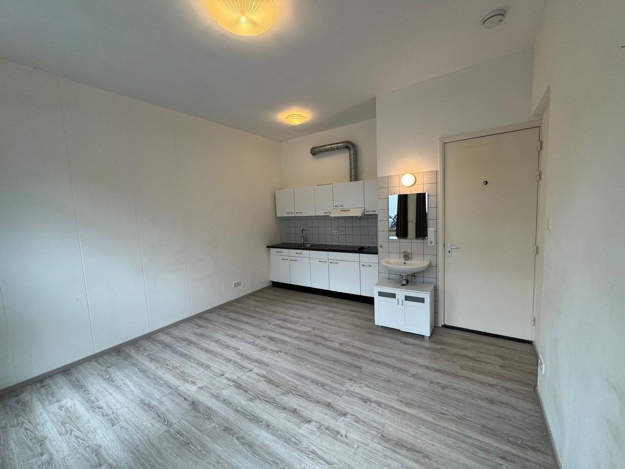 Room with private kitchen in Limmel - Image 3