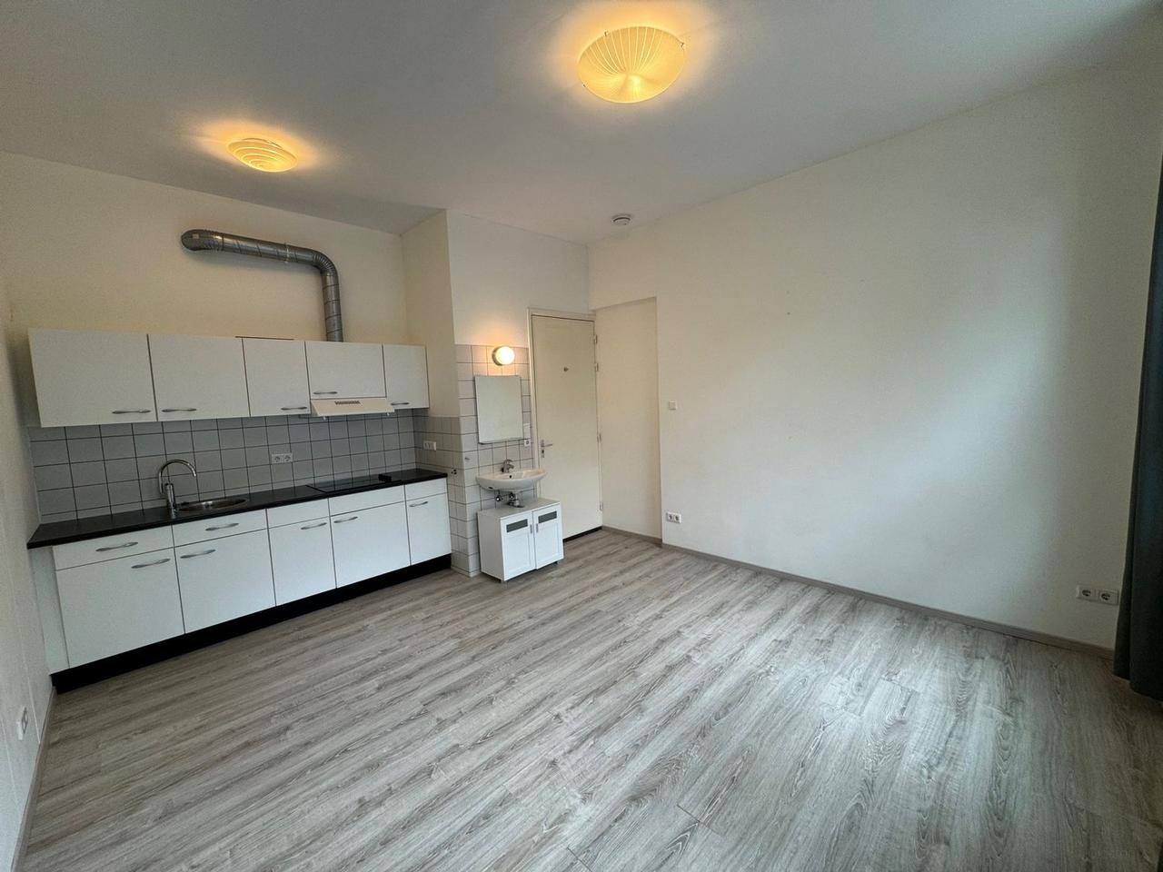 Room with private kitchen in Limmel - Image 4