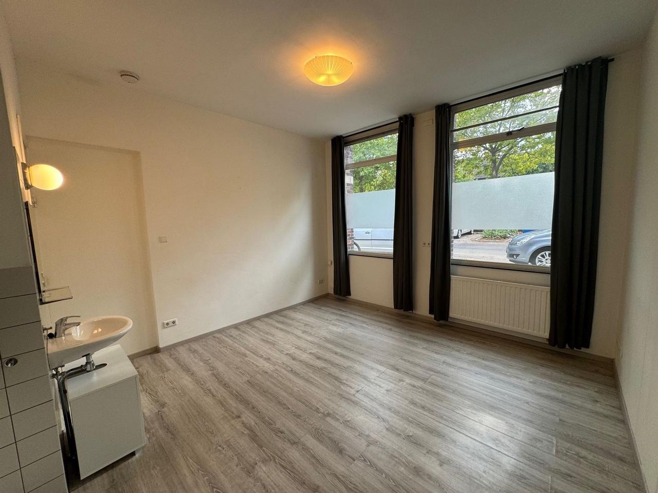 Room with private kitchen in Limmel - Image 5