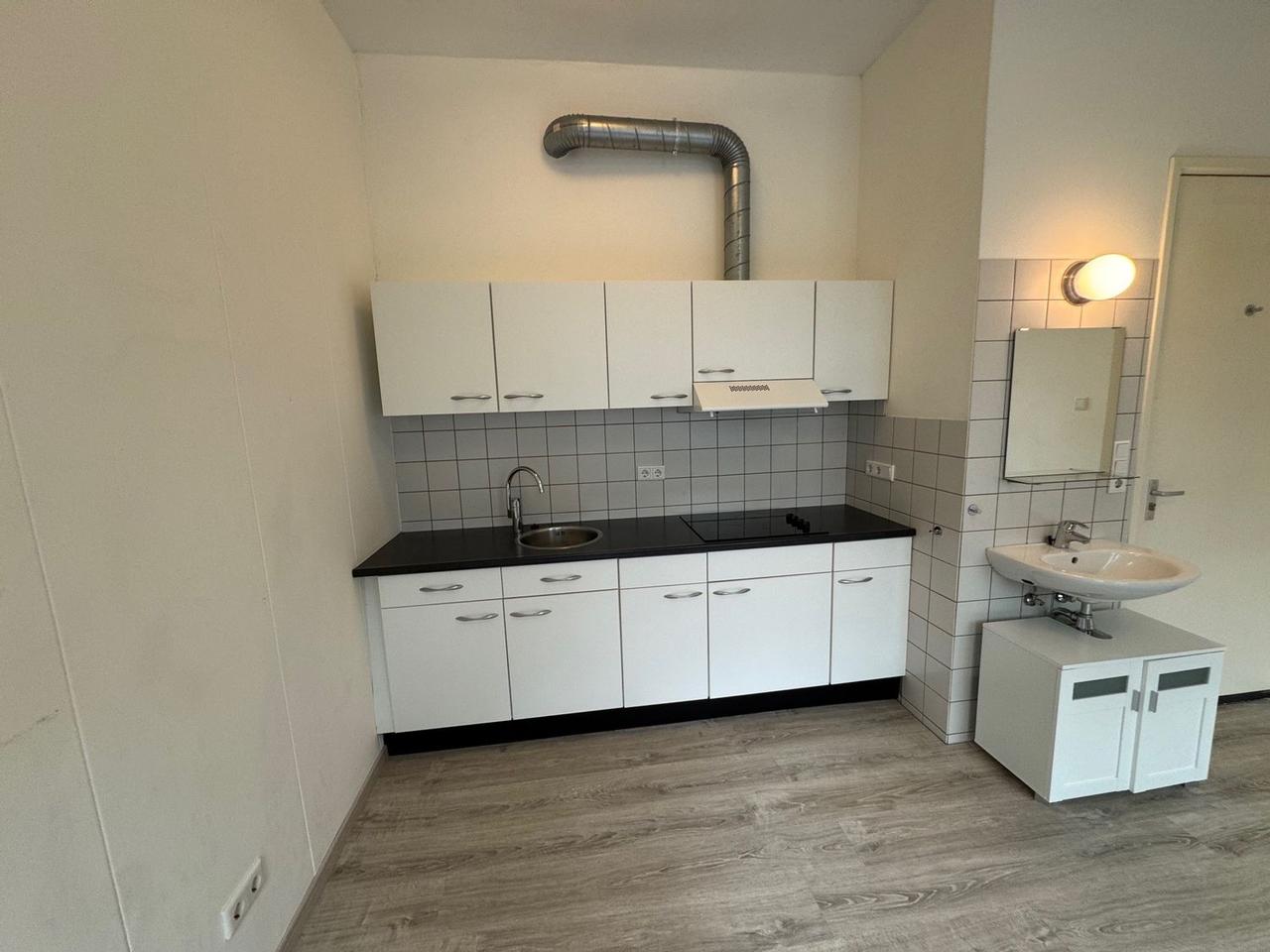 Room with private kitchen in Limmel - Image 6