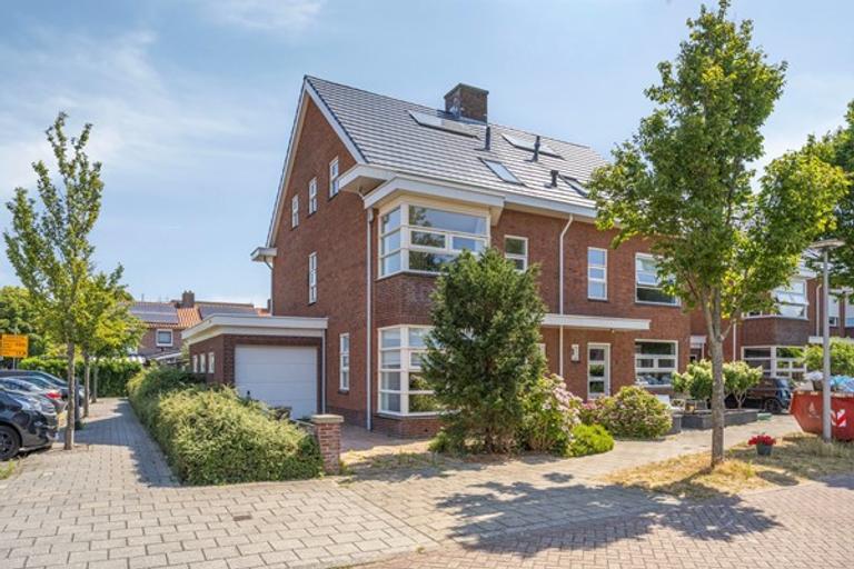 Semi-Detached House with Garage and Garden - Image 1