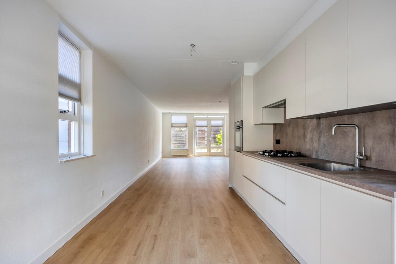 Semi-Detached House with Garage and Garden - Image 15