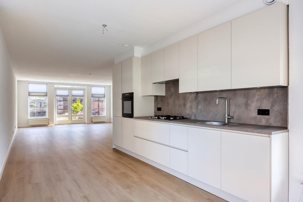 Semi-Detached House with Garage and Garden - Image 17