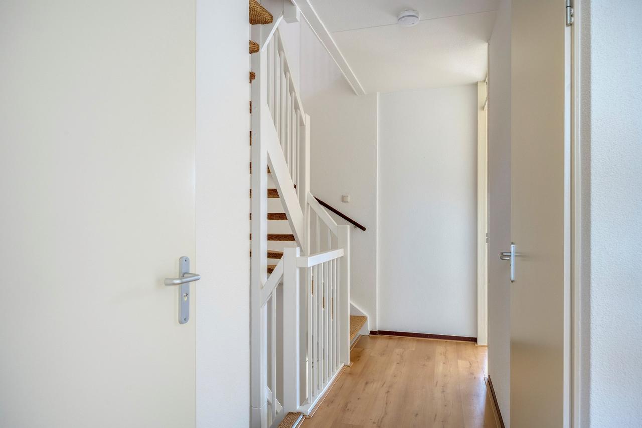 Semi-Detached House with Garage and Garden - Image 19