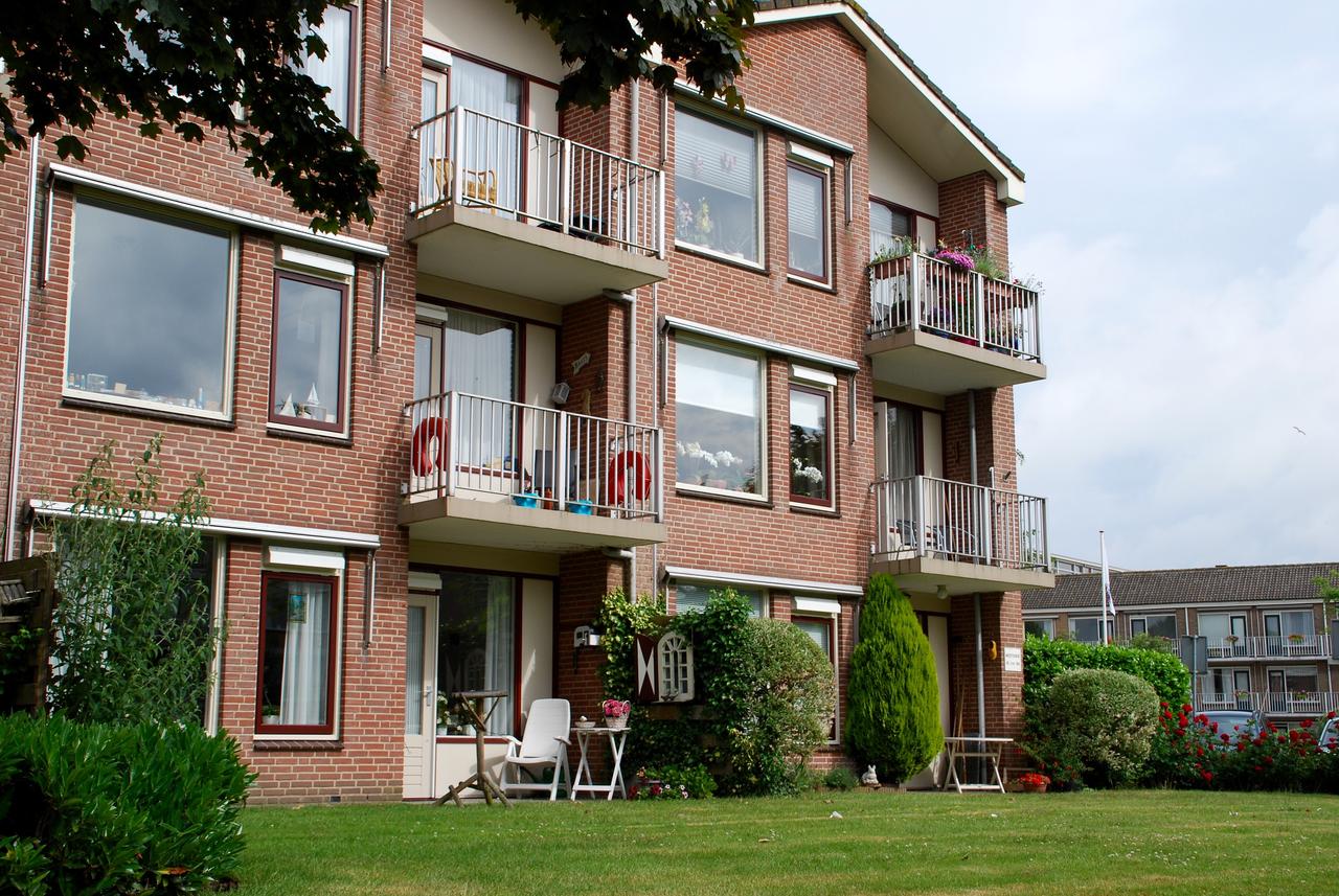 Senior Apartment with Terrace in Harderwijk - Image 1