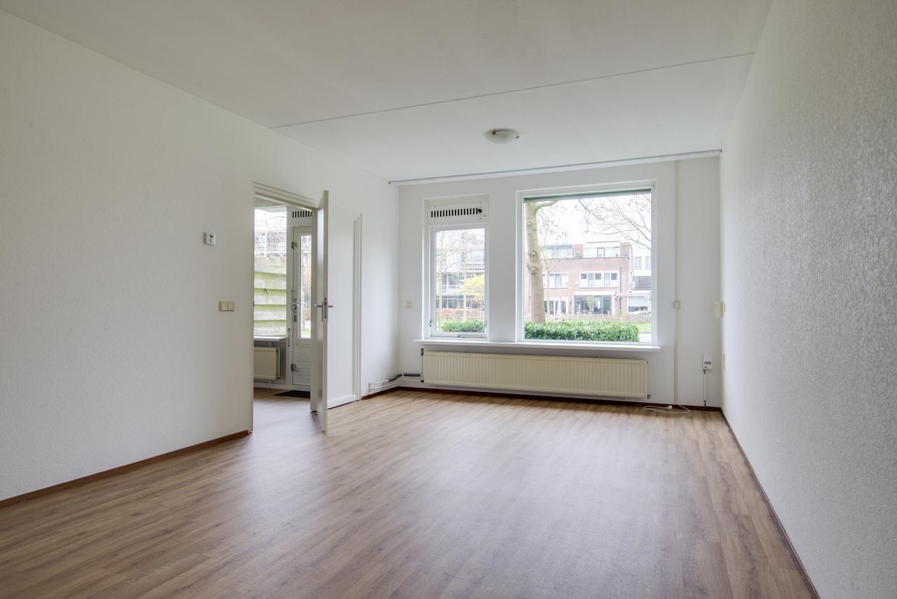Senior Apartment with Terrace in Harderwijk - Image 4