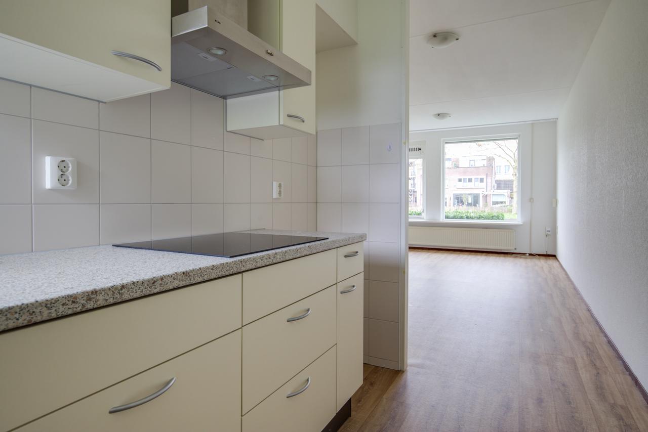 Senior Apartment with Terrace in Harderwijk - Image 5