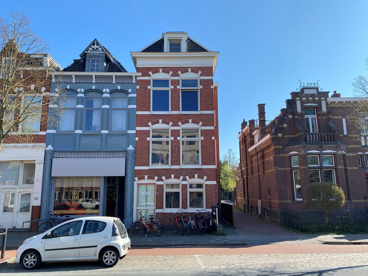 Kamer met dakterras aan de Hereweg - Afbeelding 1