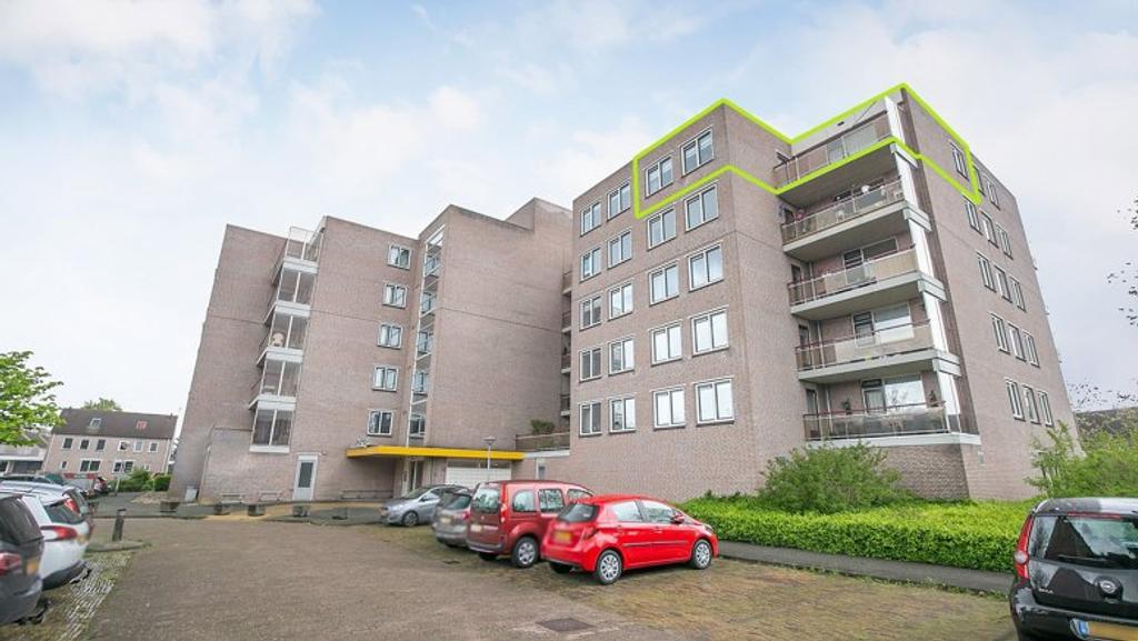 Apartment with Balcony on the 5th Floor - Image 1