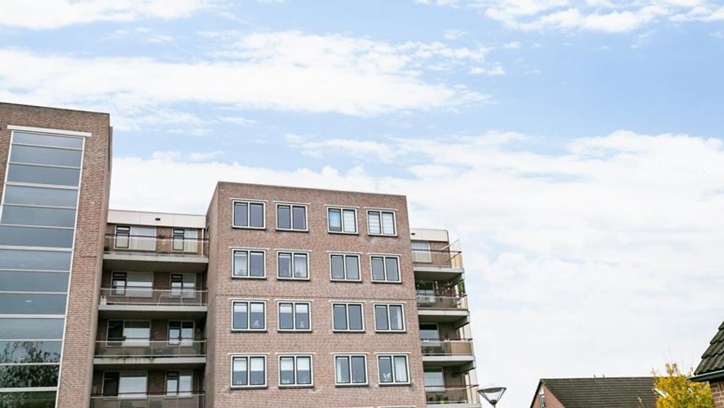 Apartment with Balcony on the 5th Floor - Image 2
