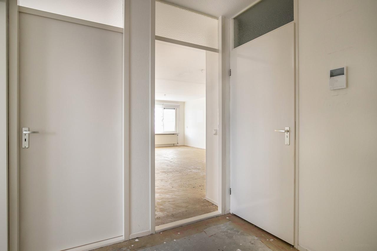 Apartment with Balcony on the 5th Floor - Image 14
