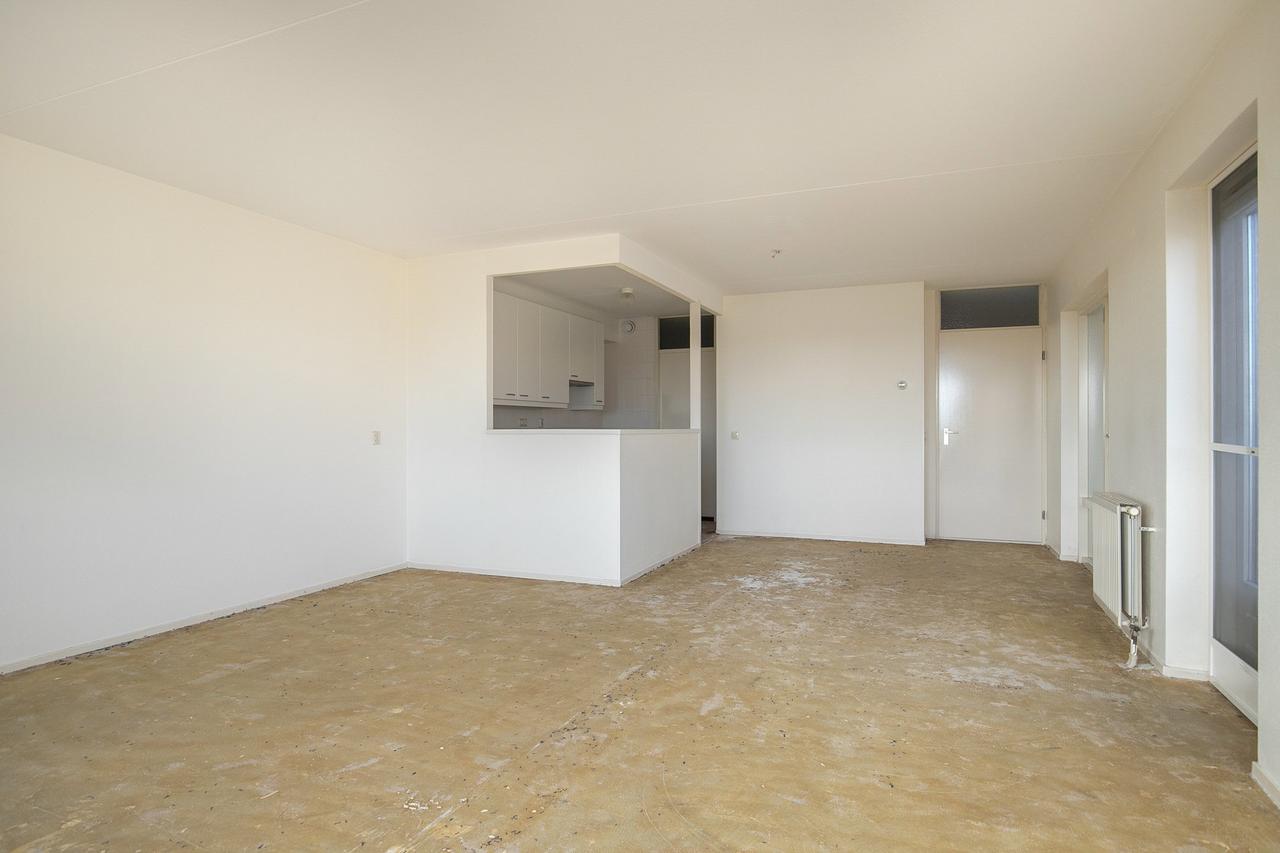 Apartment with Balcony on the 5th Floor - Image 18