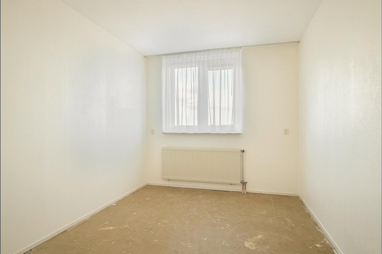 Apartment with Balcony on the 5th Floor - Image 25