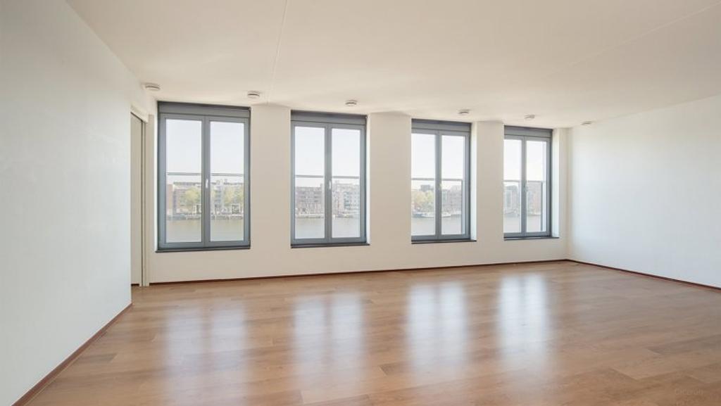 106 m² Loft with IJ River Views - Image 3