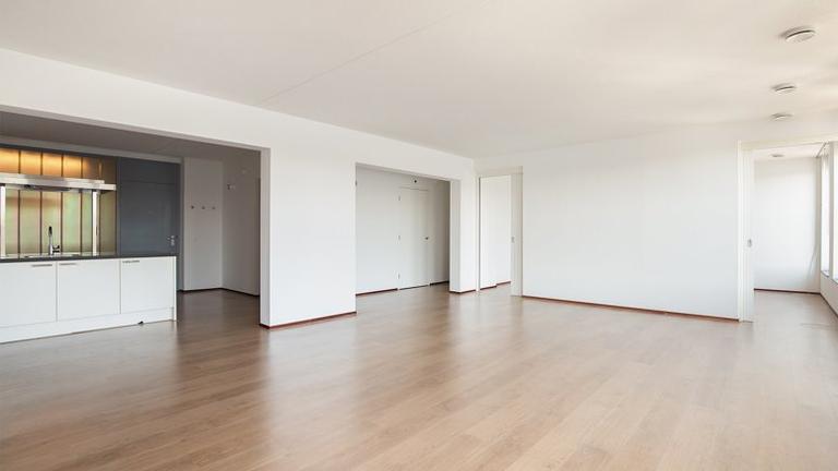 106 m² Loft with IJ River Views - Image 4