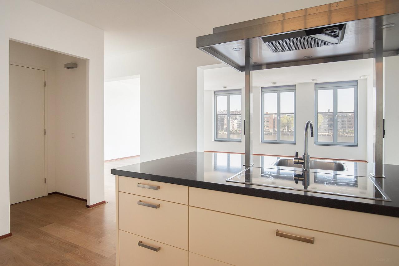 106 m² Loft with IJ River Views - Image 6