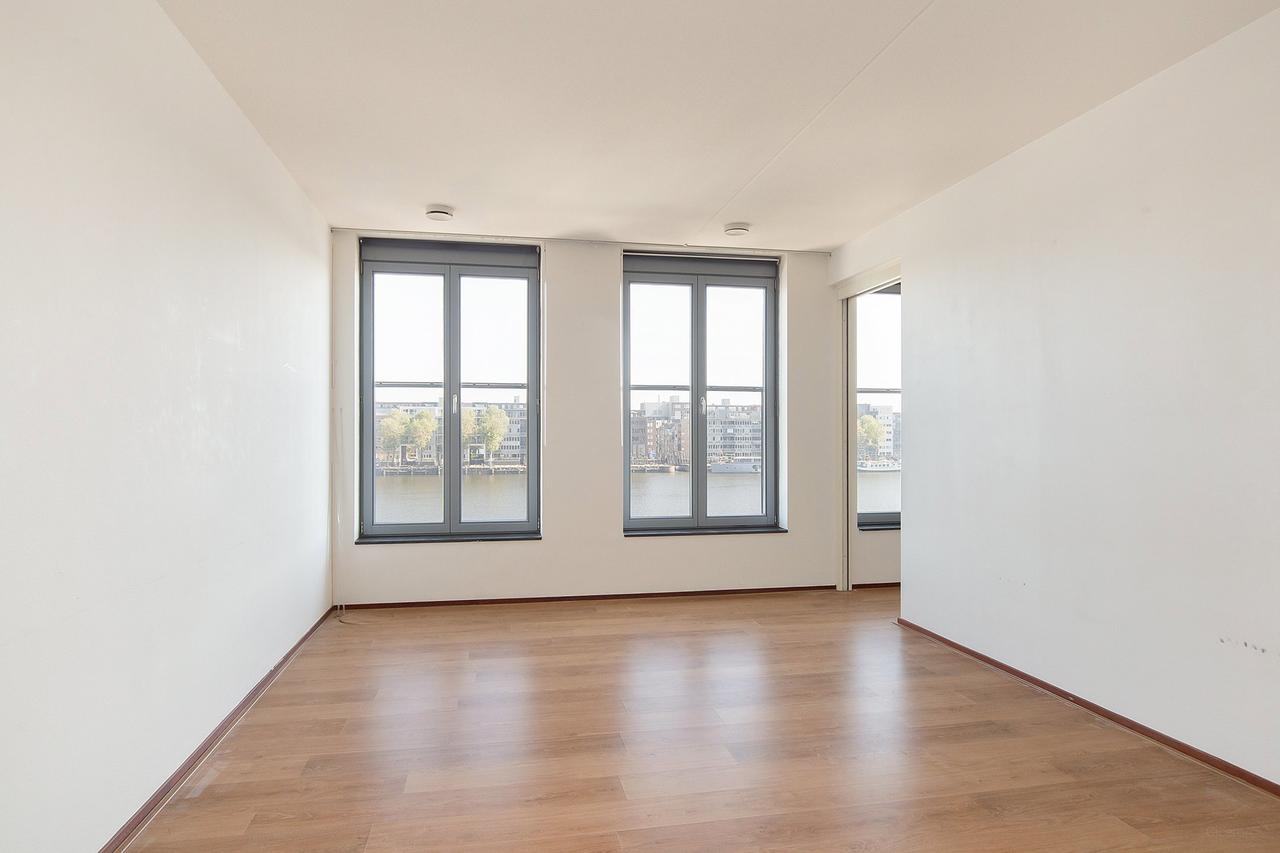 106 m² Loft with IJ River Views - Image 8