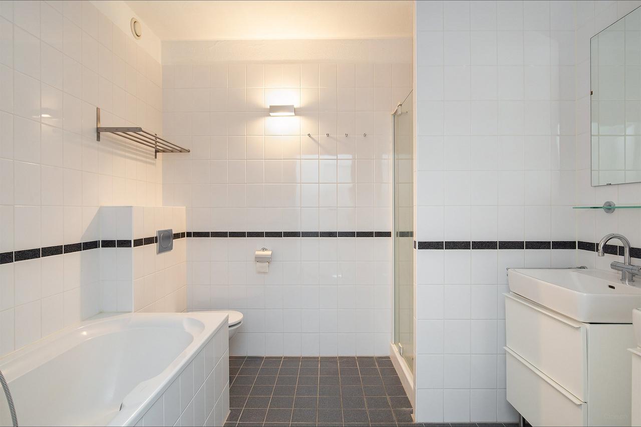 106 m² Loft with IJ River Views - Image 10
