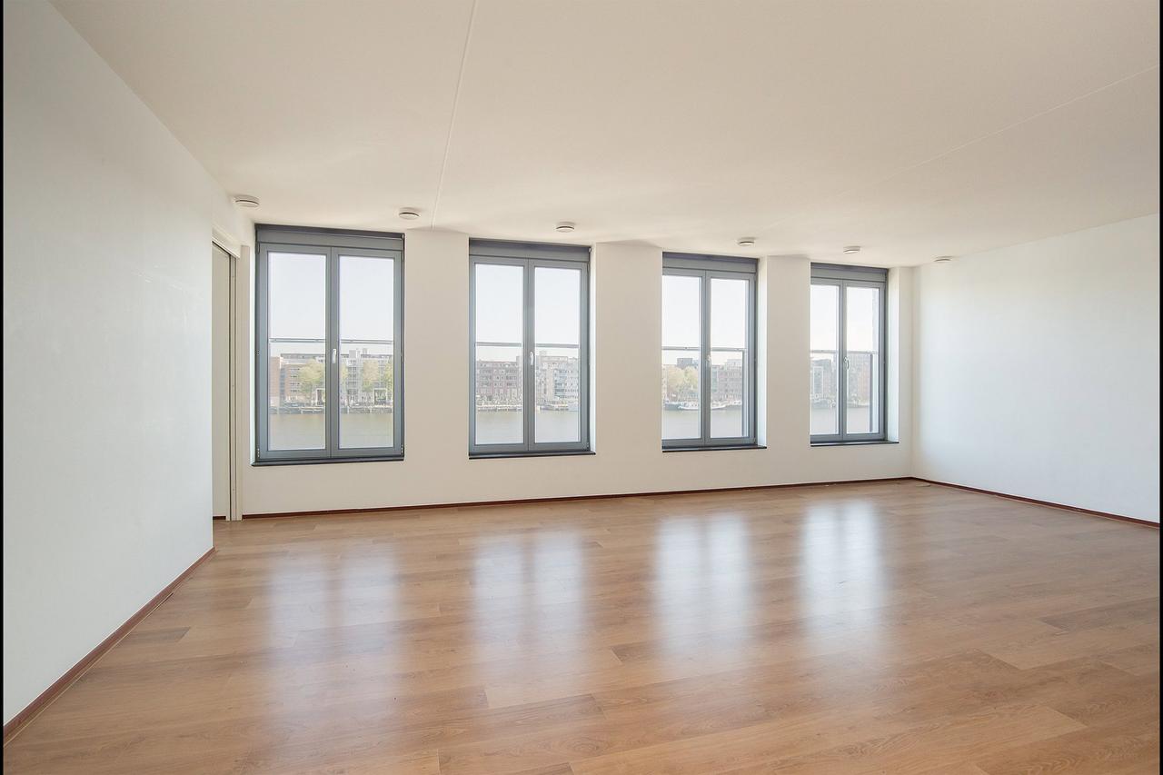 106 m² Loft with IJ River Views - Image 15