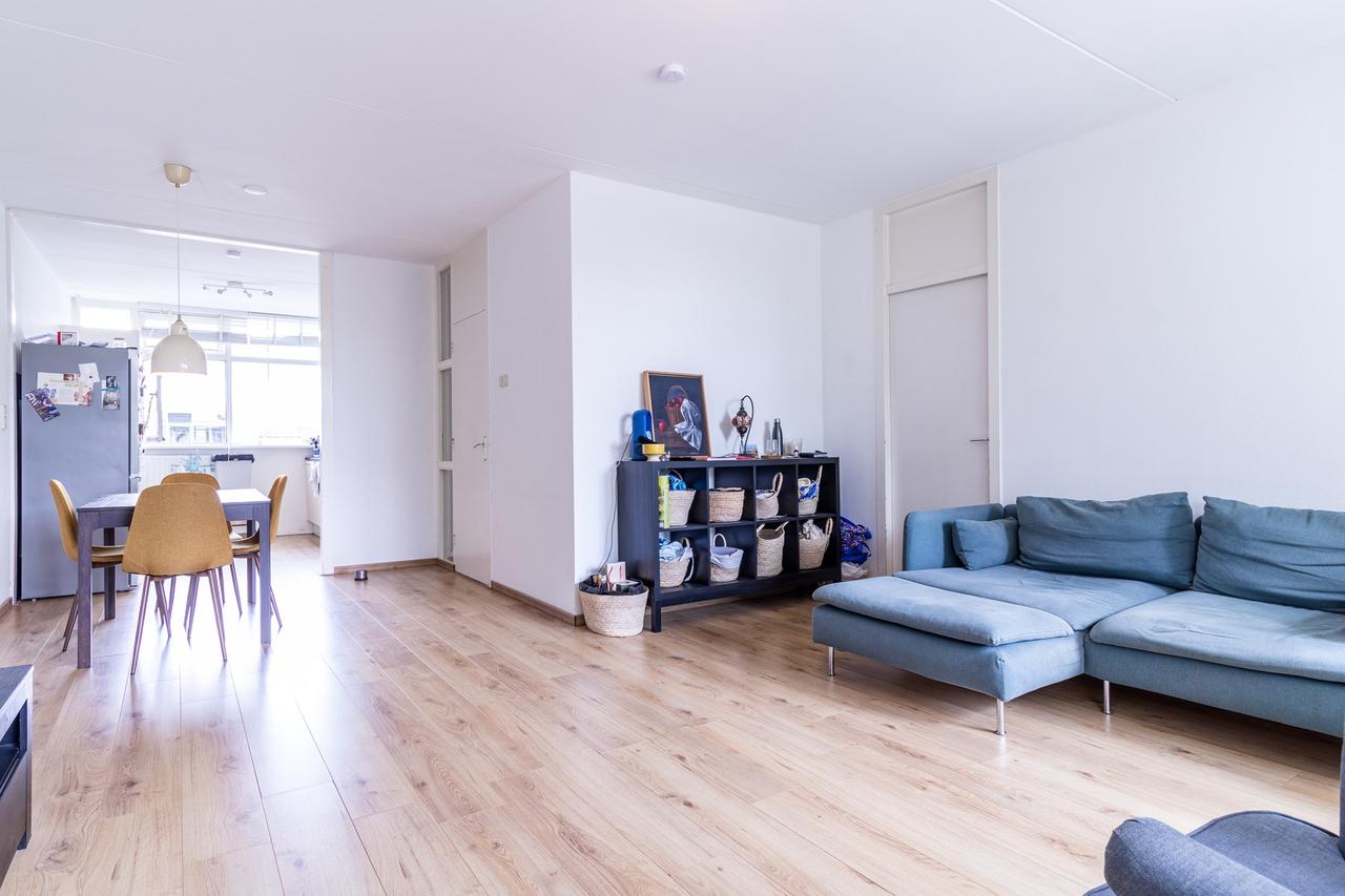 Gemeubileerd 3-kamerappartement met balkon - Afbeelding 1