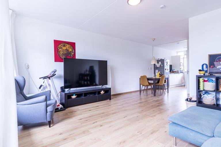 Gemeubileerd 3-kamerappartement met balkon - Afbeelding 2