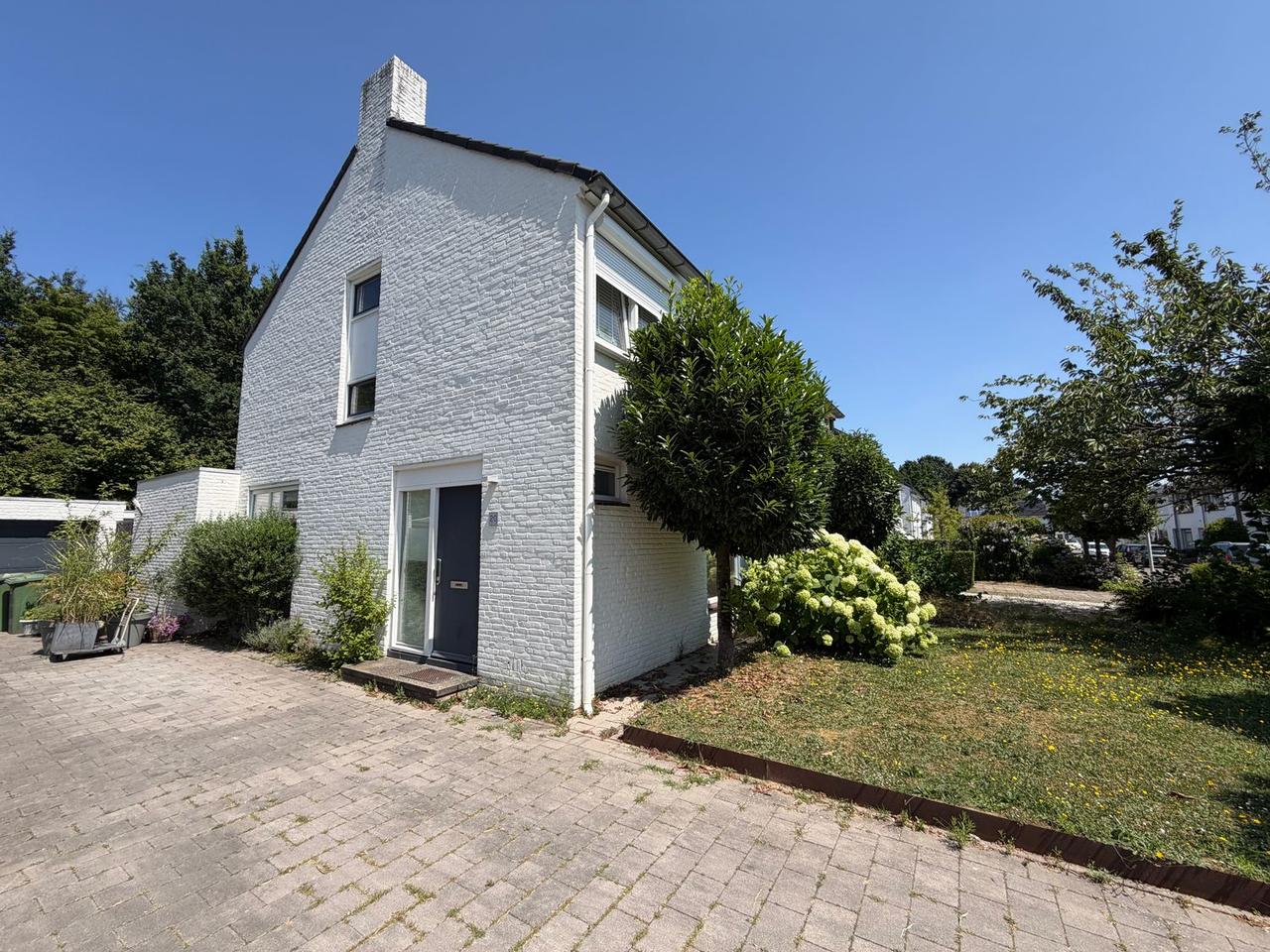 Ruime huurwoning met garage in Belfort - Afbeelding 2