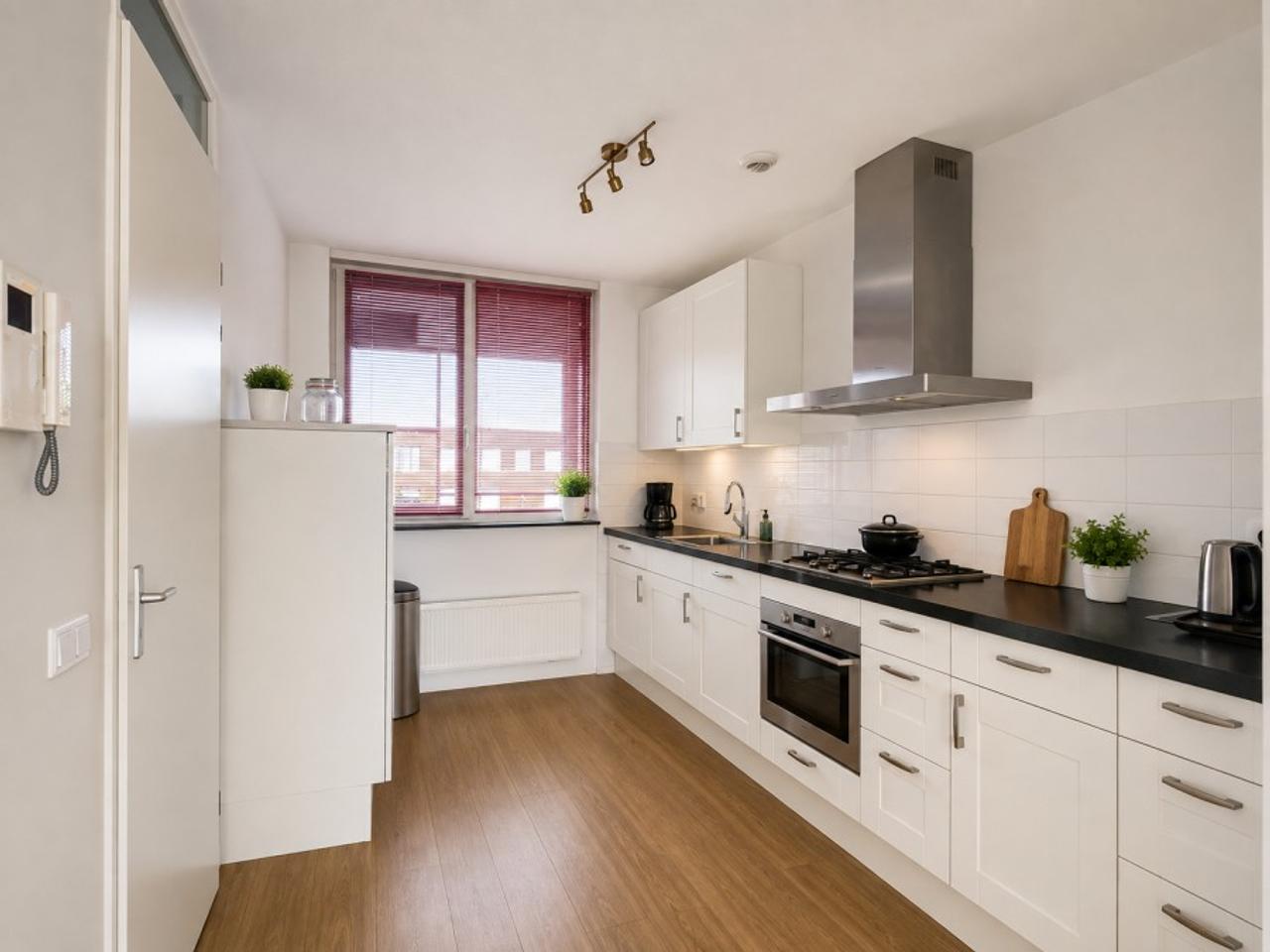99 m² with terrace and private parking - Image 2