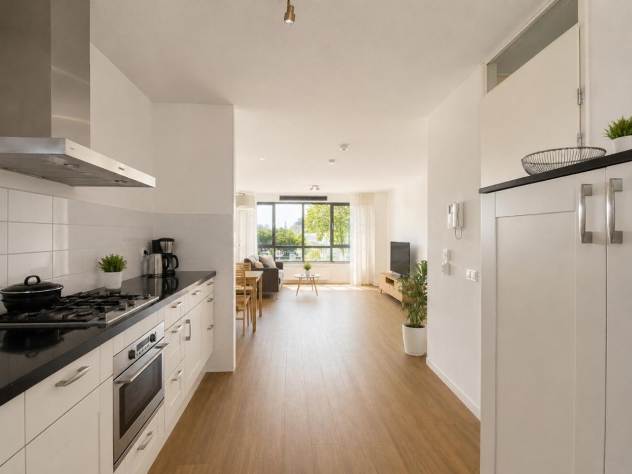 99 m² with terrace and private parking - Image 3
