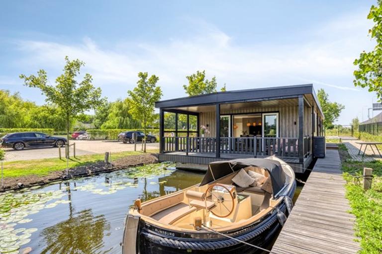 Woonark met priveligplaats en tuin - Afbeelding 1