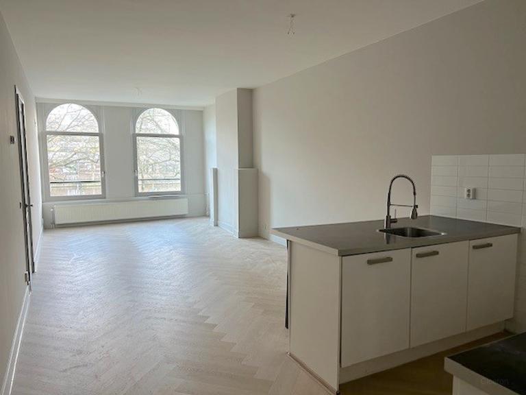 Licht appartement aan het water bij de Jordaan - Afbeelding 2