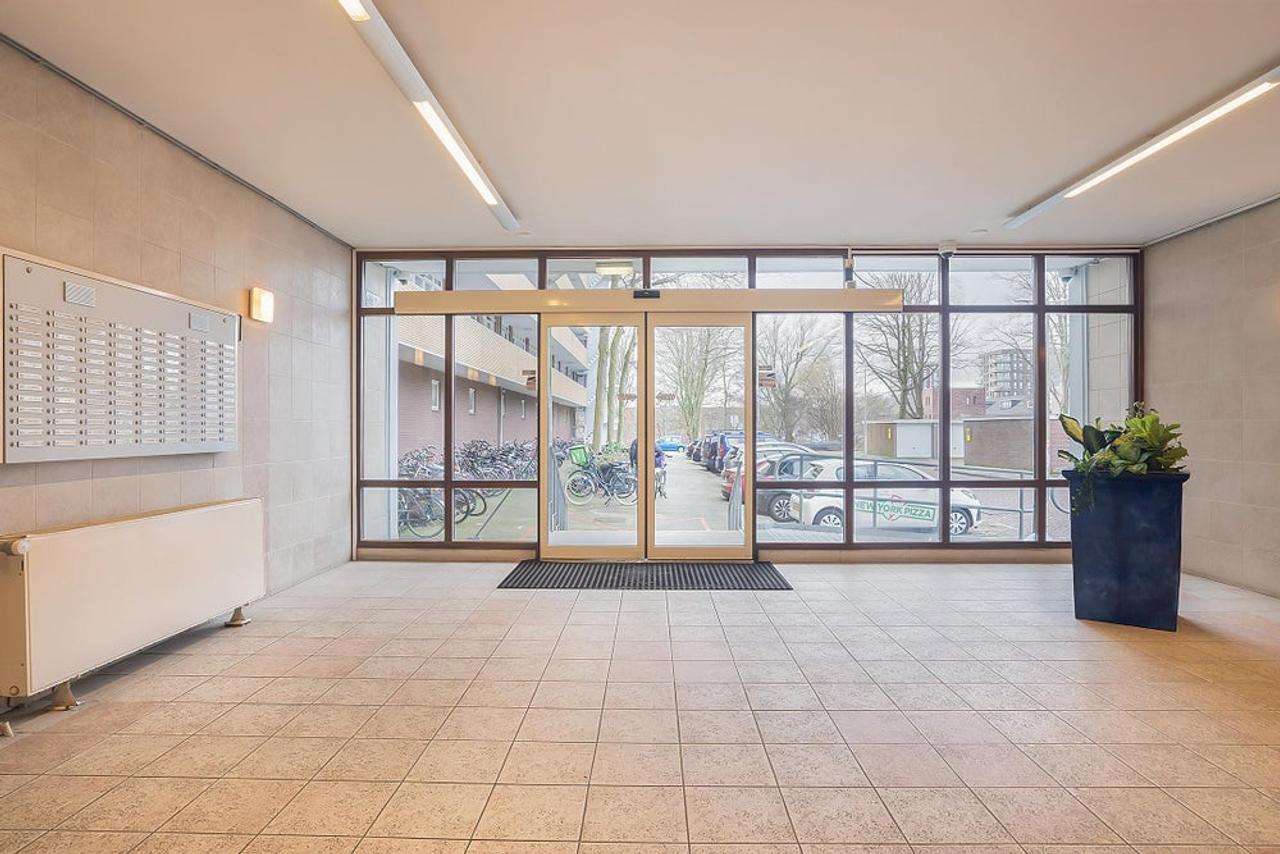 Gemeubileerd 4-kamerappartement met uitzicht - Afbeelding 18